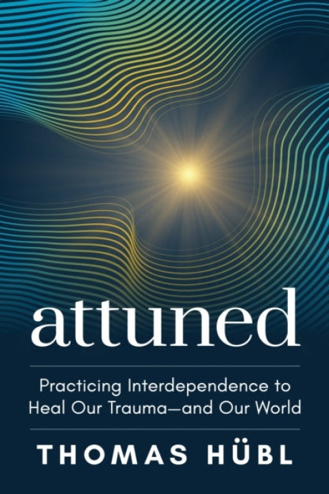 Omslag: Attuned