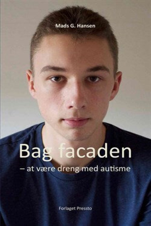 Omslag: Bag facaden