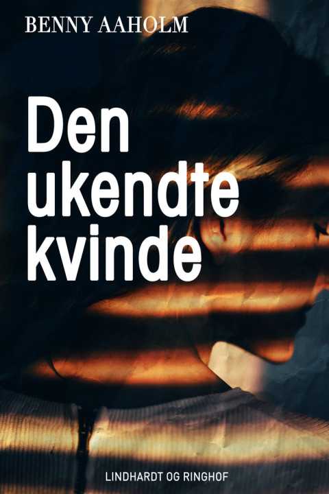 Omslag: Den ukendte kvinde