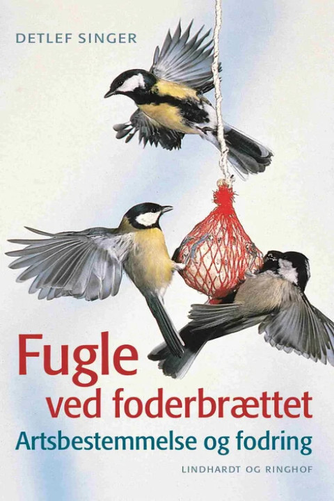 Omslag: Fugle ved foderbrættet