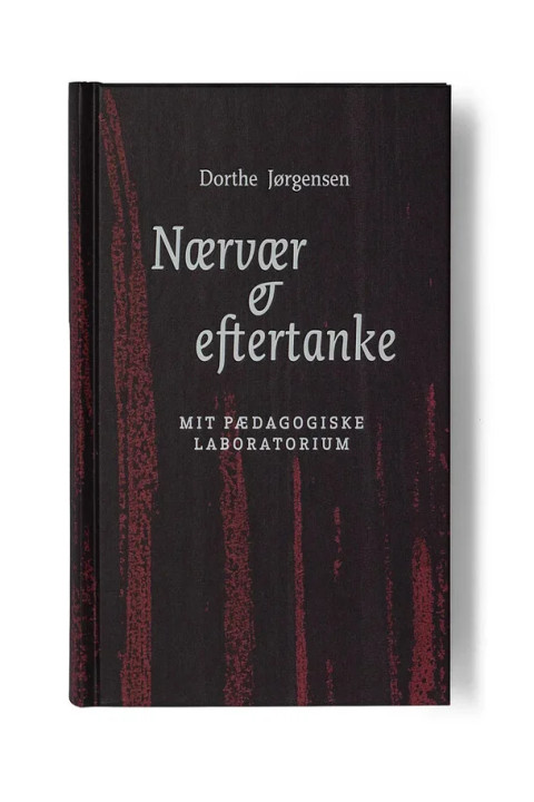 Omslag: Nærvær og eftertanke - Mit pædagogiske laboratorium