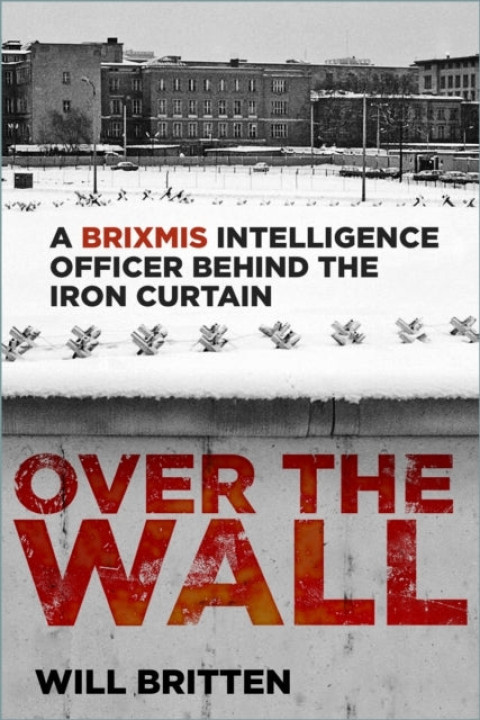 Omslag: Over The Walla Brixmis Intelligence Officer Behind The Iron
