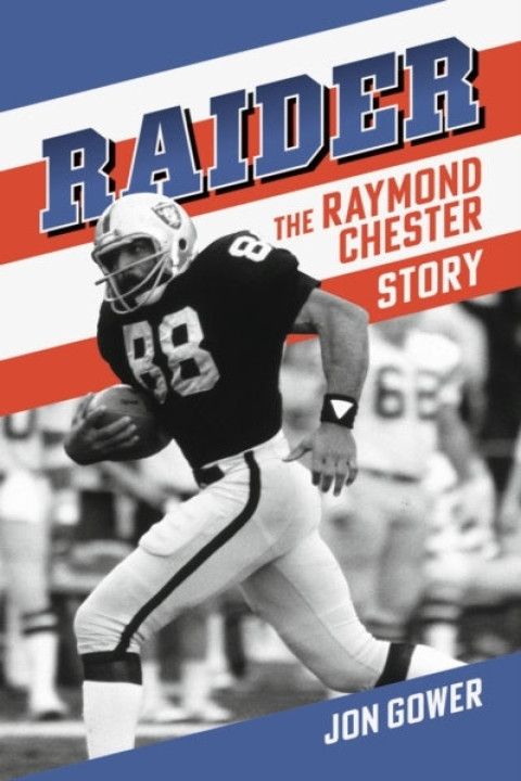 Omslag: Raiderthe Raymond Chester Story