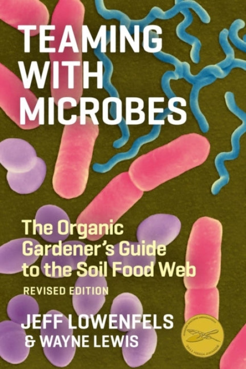 Omslag: Teaming With Microbes