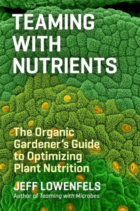 Omslag: Teaming With Nutrients