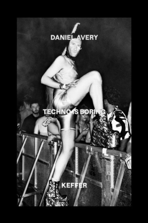 Omslag: Techno Is Boring