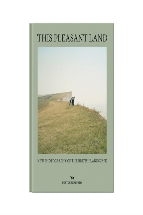Omslag: This Pleasant Land