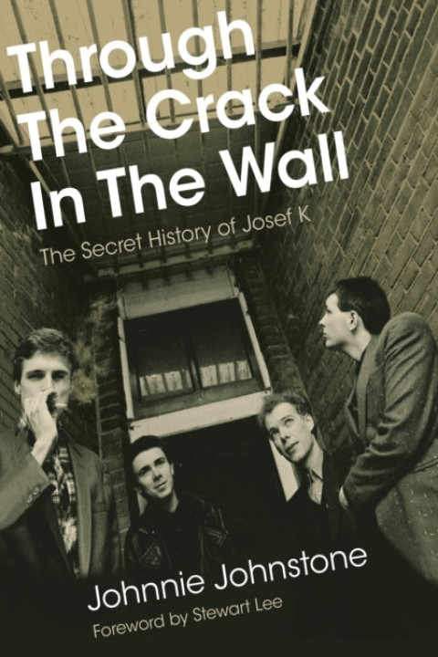 Omslag: Through the Crack in the Wall