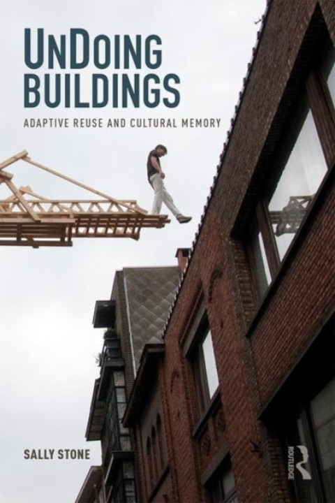 Omslag: Undoing Buildings