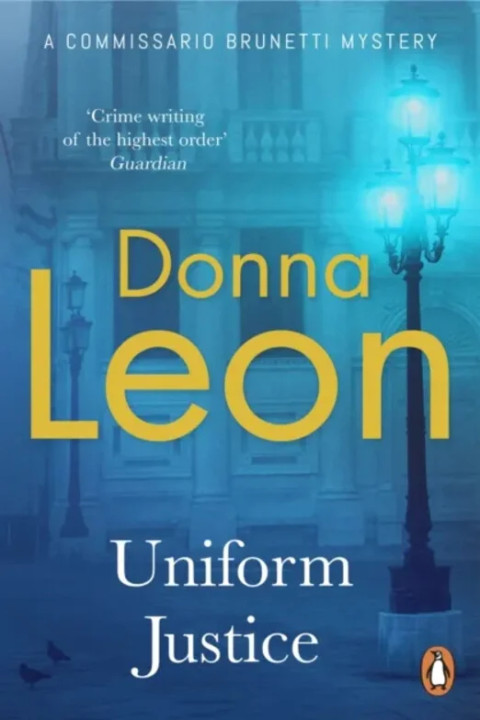 Omslag: Uniform Justice
